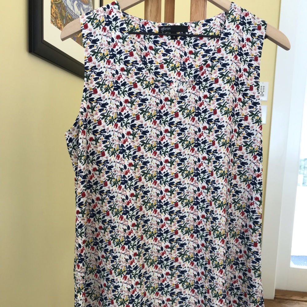 Gibson V-neck Sleeveless Shell